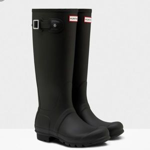 Hunter boots (size 8)